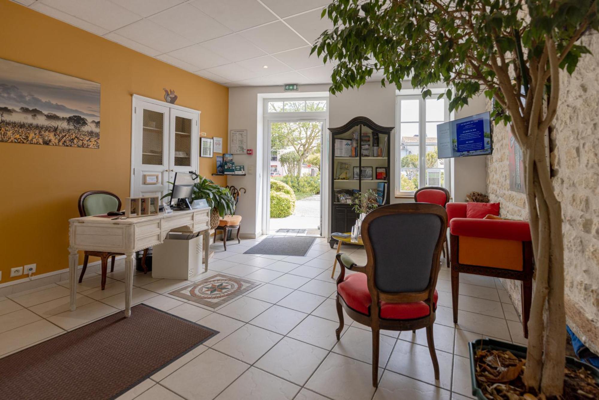 Logis Hotel Le Richelieu - Royan Atlantique Saujon Exterior photo